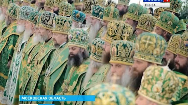 Пензенский митрополит принял участие в литургии в Сергиевом Посаде смотреть онлайн