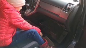 Как заменить фильтр салона на Honda CR-V III. Помогаю папе @vlr2771.