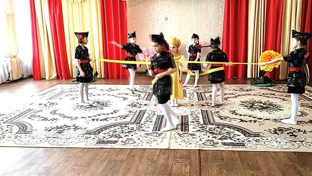 Не отнимайте солнце у детей - танцевальный коллектив "Звездочки" сад "Антошка" г. Ровеньки смотреть онлайн