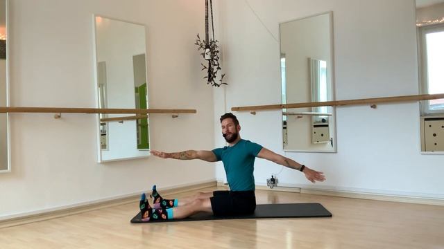 25 Minute Pilates full body routine смотреть онлайн