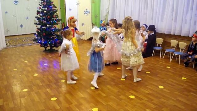 Танец девочек с гирляндами смотреть онлайн