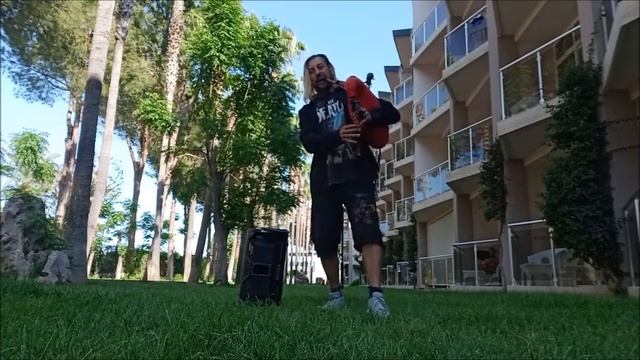 Alex Clover of FRAM - Полька Джона Ряна на волынке смотреть онлайн