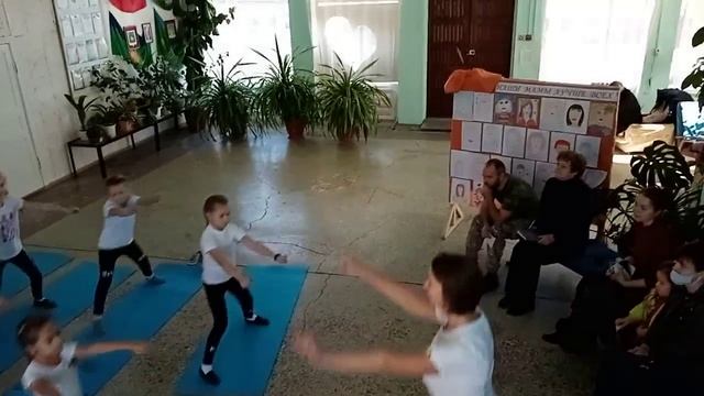 ШАГИ АЭРОБИКИ с гимн. палками смотреть онлайн