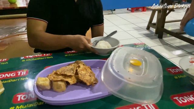 Sop Ayam Kampung Pak Min Klaten, Makan saat hujan-hujan смотреть онлайн