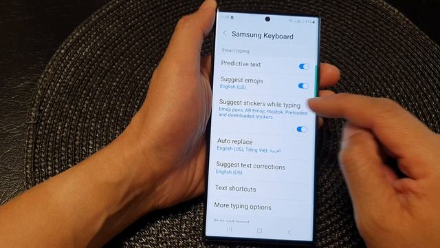 Galaxy S23's: How to Enable/Disable Samsung Keyboard Suggest Stickers While Typing смотреть онлайн
