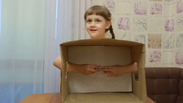 Что в коробке | Игра | Определи предмет на ощупь смотреть онлайн