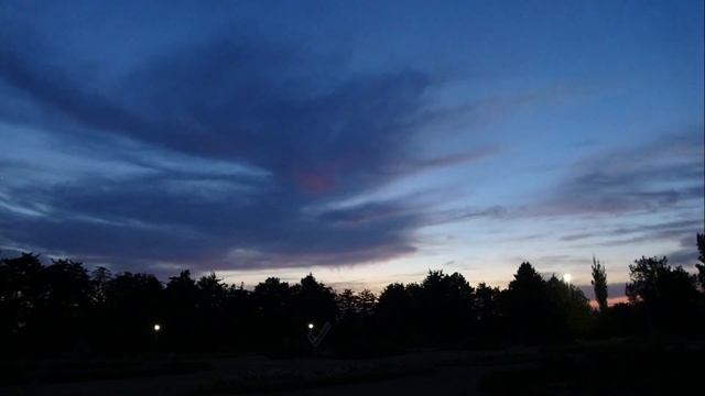 Как наступает вечер в старом парке смотреть онлайн