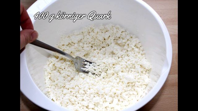 So einfach geht's: Leckerer Kuchen mit frischem Obst und cremiger Quark-Füllung смотреть онлайн