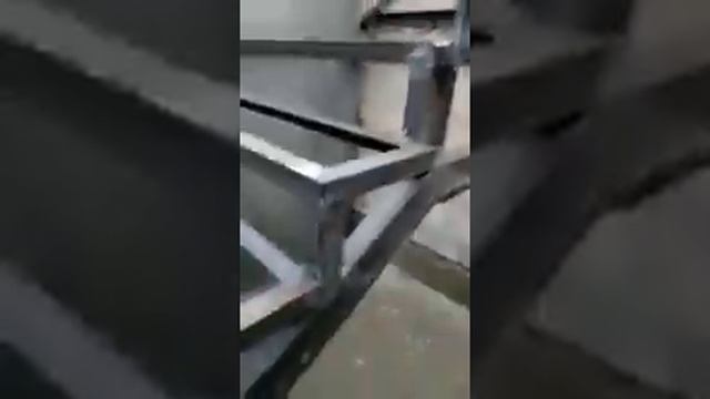 Металлическая лестница, поворот на 180 градусов, качественно, гарантия. СОВЕРСТРОЙ #1 смотреть онлайн