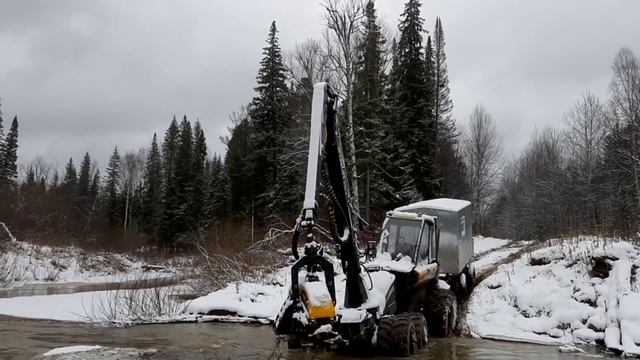 Преодоление брода комплекса Ponsse off-road лесозаготовительной техники смотреть онлайн