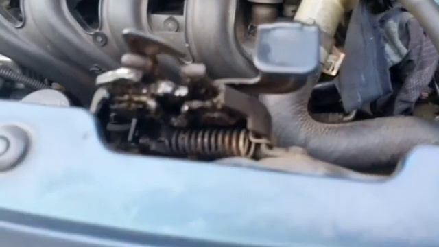 Como abrir un capó (cofre) atascado смотреть онлайн