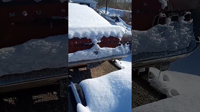 Covered in snow 1969 Ford Mustang Mach1 AKA the MACHSTER and the rest of them gets covered in snow смотреть онлайн