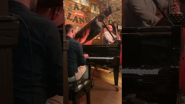 Polka Dots And Moonbeams - KarelEriksson/Matyas Bartha/Danny Ziemann/Guillem Arnedo смотреть онлайн