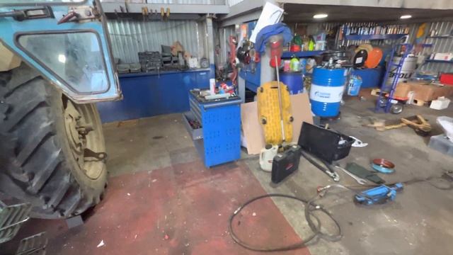 Раскатили трактор МТЗ-82 , замена сцепления смотреть онлайн