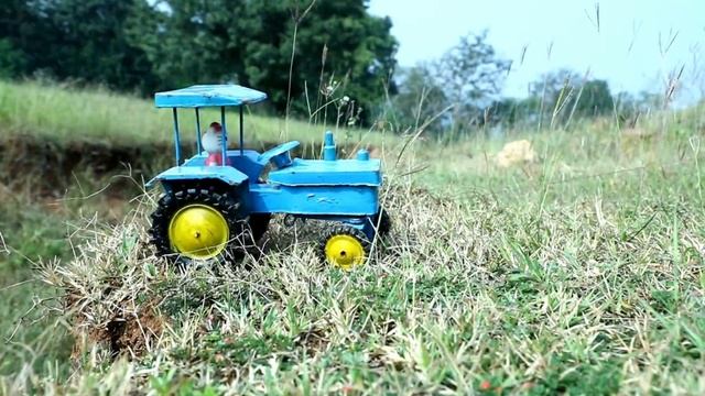 На автобус загрузили тракторы и отправили в лужу смотреть онлайн