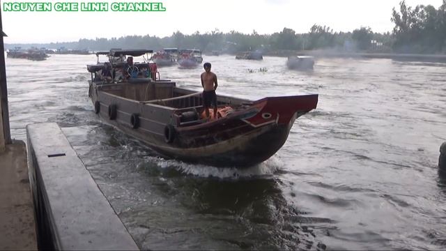 Va Chạm Nguy Hiểm Ghe Sắt Ủi Đuôi Ghe Gỗ/Boat [NCL]