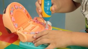 ЛЕЧИМ ЗУБЫ С PLAY-DOH СТОМАТОЛОГ