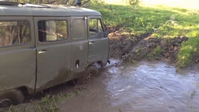 Батон засел в логу смотреть онлайн