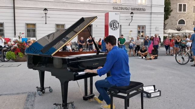 Great Piano Medley of Russian Songs, National Anthems and more in Salzburg – Thomas Krüger смотреть онлайн