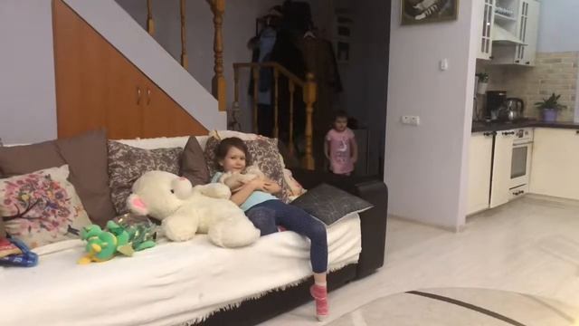 Лена Вика, дома играем с котятами смотреть онлайн