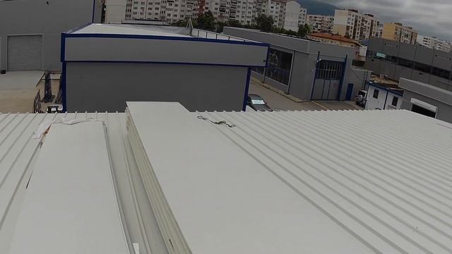 Roof With Polyurethane Panels         Изграждане на покрив с полиуретанови панели