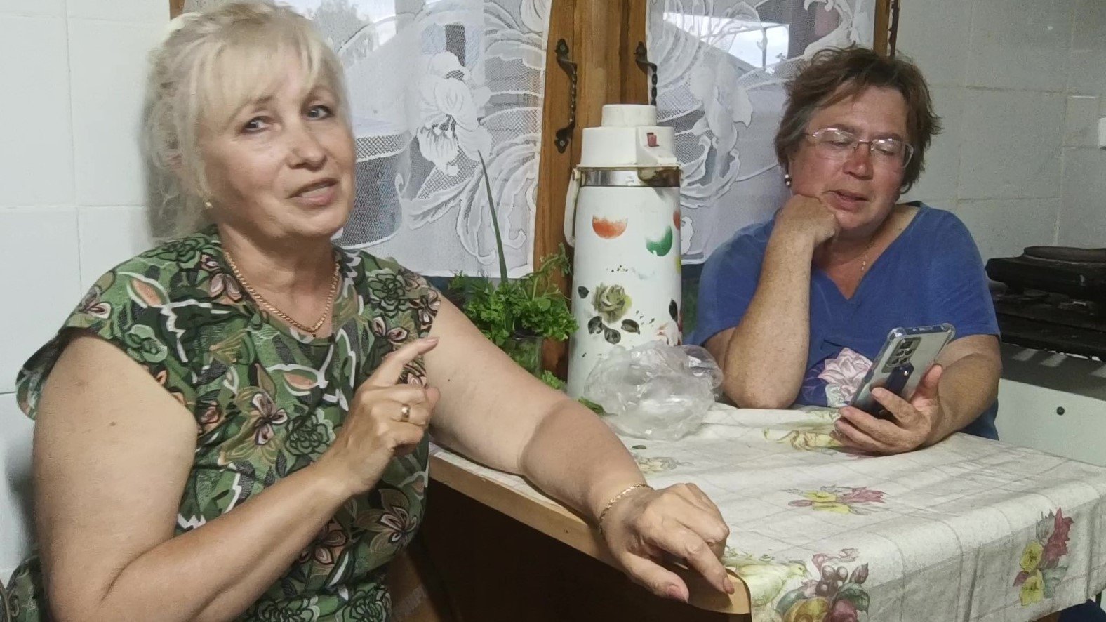 VLOG? У СВЕТЫ В ДЕРЕВНЕ☔ ШАШЛЫК? ШАМПАНСКОЕ? ПОЕМ ПЕСНИ??ЧАСТЬ 2 смотреть онлайн