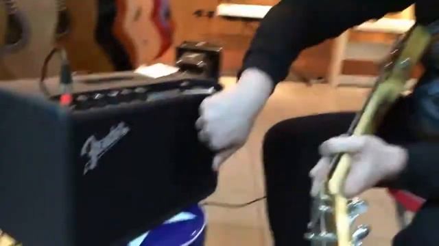 Обзор гитарного комбо FENDER MUSITANG GT40 в музыкальном магазине Rock-Star смотреть онлайн