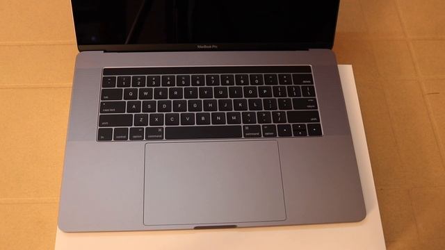 Apple Macbook Pro 15inch 2017 (Touch Bar) UNBOXING In India ( HINDI ) смотреть онлайн