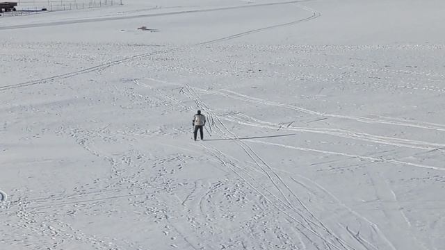 Спуск на лыжах с сопки 😎 смотреть онлайн
