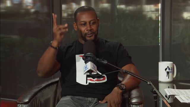 Why Pats DB Ty Law Went on the Raiders' Team Bus Following the Tuck Rule Game | The Rich Eisen Show смотреть онлайн