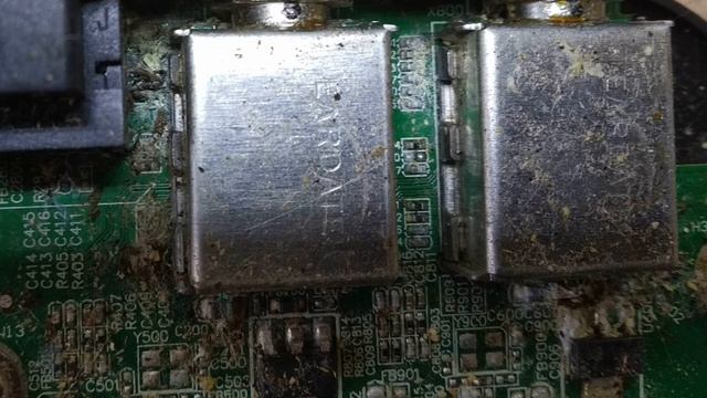 Кошка любит лежать на электронике. Вредно ли для техники? смотреть онлайн