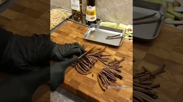 Yukkedyan - Soup With Beef, Fern And Soy Sprouts.