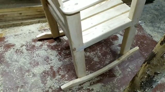 Кресло-качалка своими руками из поддонов. Результат на лицо! смотреть онлайн