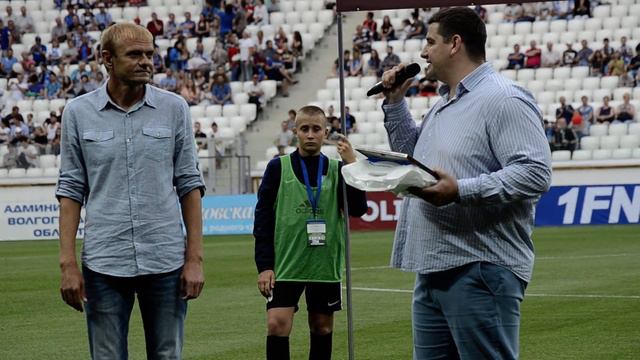 Николай Олеников перед началом матча. смотреть онлайн