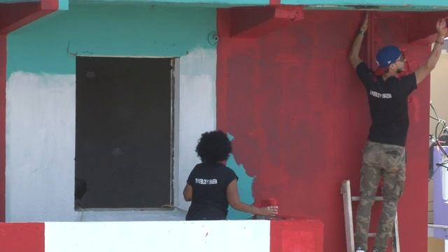 Tourists search for 'Despacito', discover Puerto Rico's La Perla смотреть онлайн