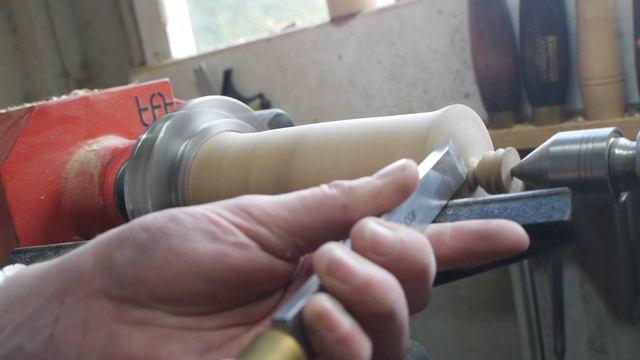 Woodturning the Valheim hammer using an old broken tool handle смотреть онлайн