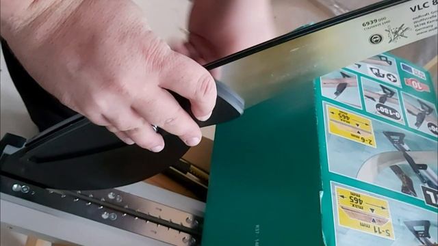 Укладка ламината. Использование гильотины для ламината. смотреть онлайн