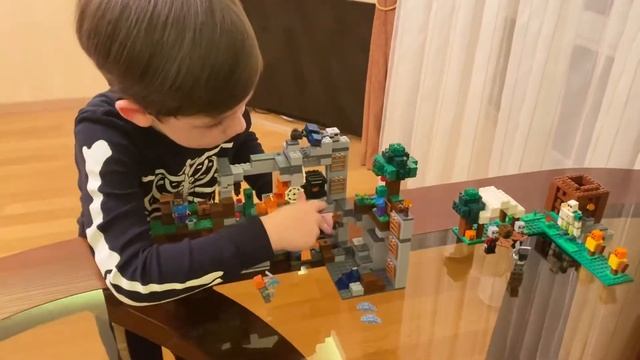 Майнкрафт Приключения в Шахтах смотреть онлайн