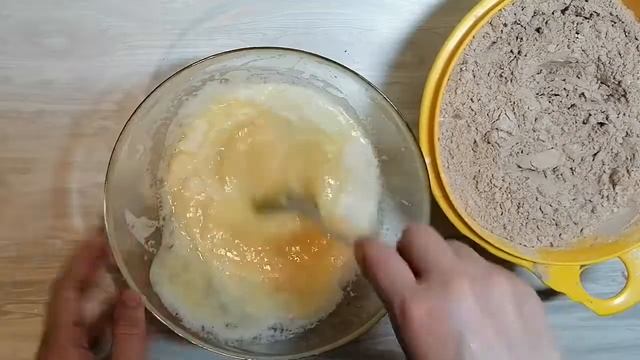 Пирог с вишней и шоколадным вкусом. Готовлю за 15 минут. смотреть онлайн