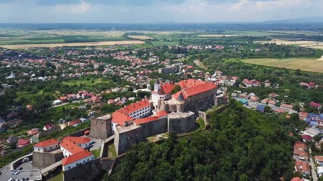 [4K] Замок Паланок. Мукачево с высоты птичьего полета смотреть онлайн