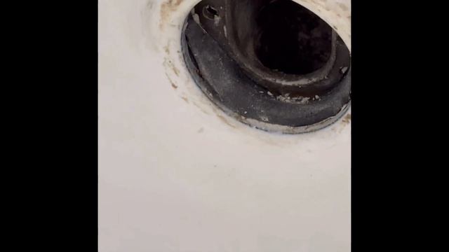 Bathtub overflow drain using the Blue Vue Overflow gasket. смотреть онлайн