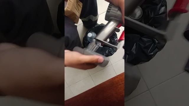 Dyson v6 battery broken смотреть онлайн