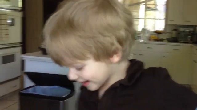 George and Vivian imitate Darth Vader смотреть онлайн