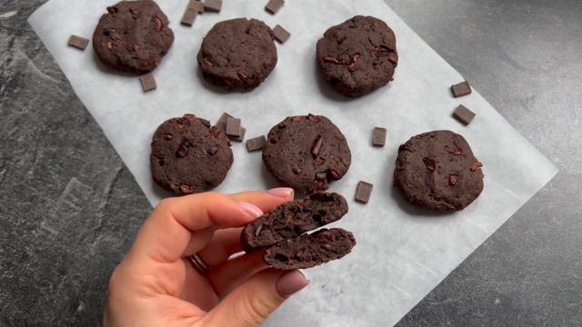 2 полезных веганских печенья | Без глютена и сахара | Хрустящий шоколад и вишня с шоколадом смотреть онлайн