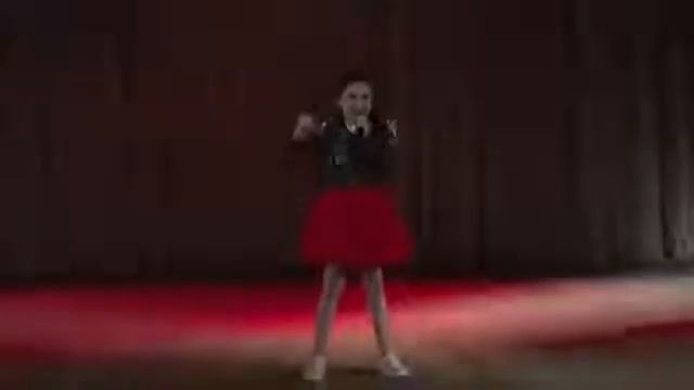 Поет песню Дашенька Дроздова Queen(Квин ) смотреть онлайн