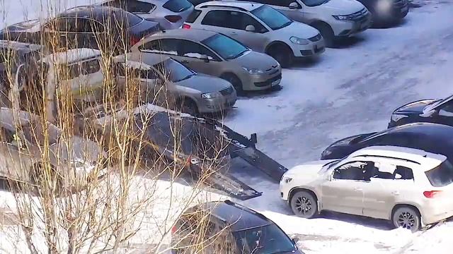 Эвакуация автомобиля из двора смотреть онлайн