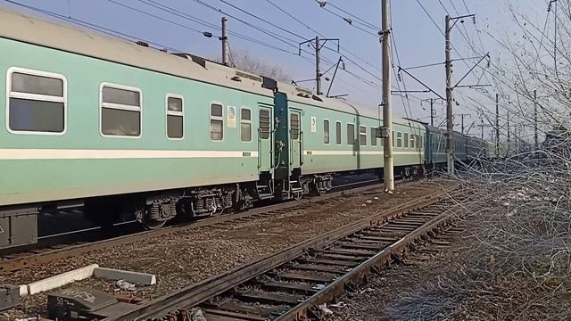 Электровоз ВЛ80С-2585 Пассажирский поезд сообщением 023 Алматы-1 Актобе Станция Алматы-1 Хроника-КТ смотреть онлайн