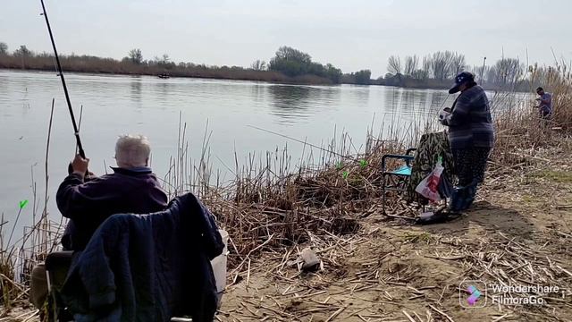 16 апреля. Мы в поиске воблы. Вода ещё не пришла, но вобла понемногу ловится.