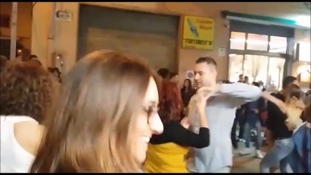 Flash Mob bachata a.s.d. Oltre Danza 10/10/2016 смотреть онлайн