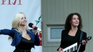 Юля Шереметьева и группа Леди выступление в парке Сад Эрмитаж Москва